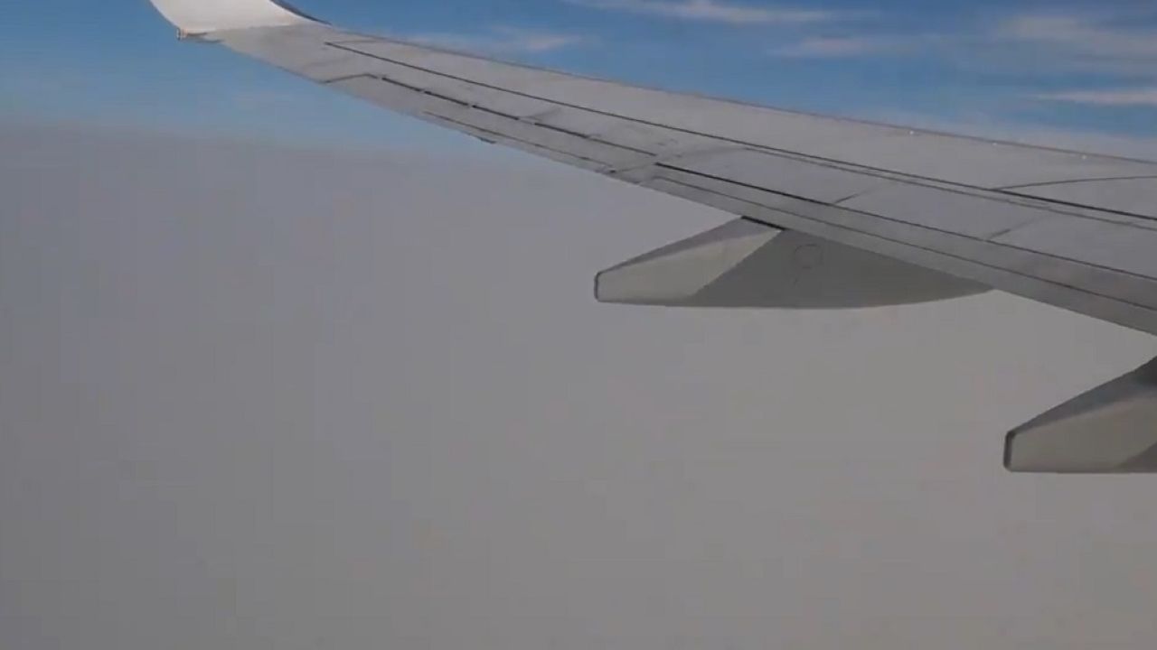 Frightening Video From A Coffs To Sydney Flight Shows Nothing But Smoke
