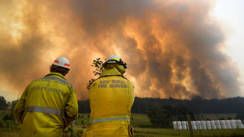 Former Fire Chiefs Are Banding Together To Harangue Scott Morrison On Climate Inaction