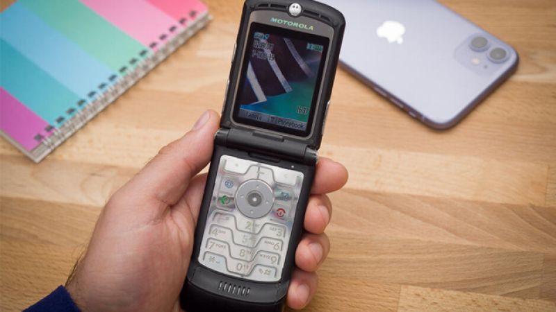 Motorola Is Bringing Back The RAZR Next Year Because 2005 Will Never Truly Die
