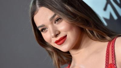 Hailee Steinfeld Teases New Track ‘Wrong Direction’, So Get Ready For That Niall Horan Tea