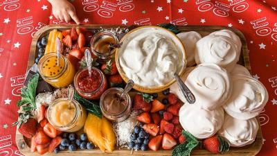 This Pavlova Grazing Board Is A Christmas Miracle If You Can’t Bake To Save Your Life