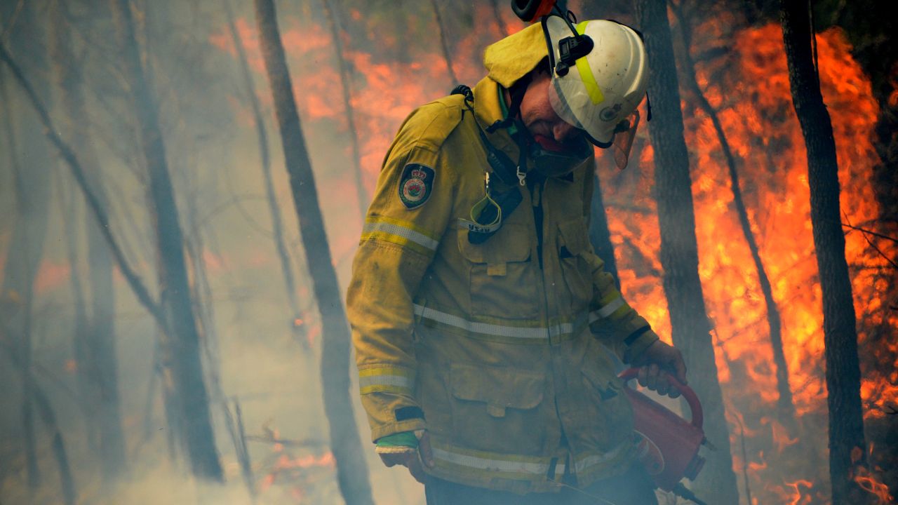 GOOD NEWS: Optus & Telstra Wipe Firefighters’ Phone Bills During Bushfire Crisis