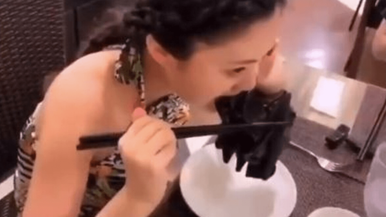 Chinese Influencer Apologises For Viral Bat-Eating Video Amid Deadly Coronavirus Outbreak
