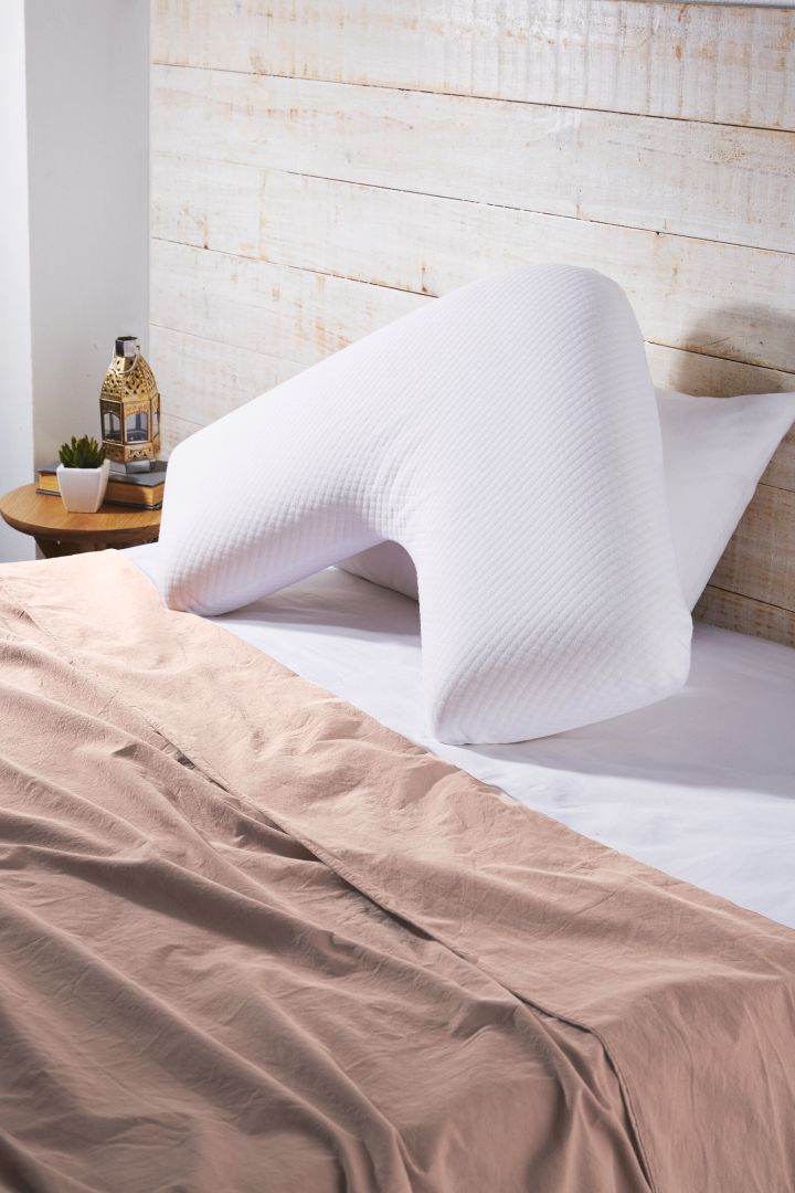 ALDI Is Doing $40 Silk Pillowcase Sets And $90 Weighted Blankets For Yr Primo Sleep Needs