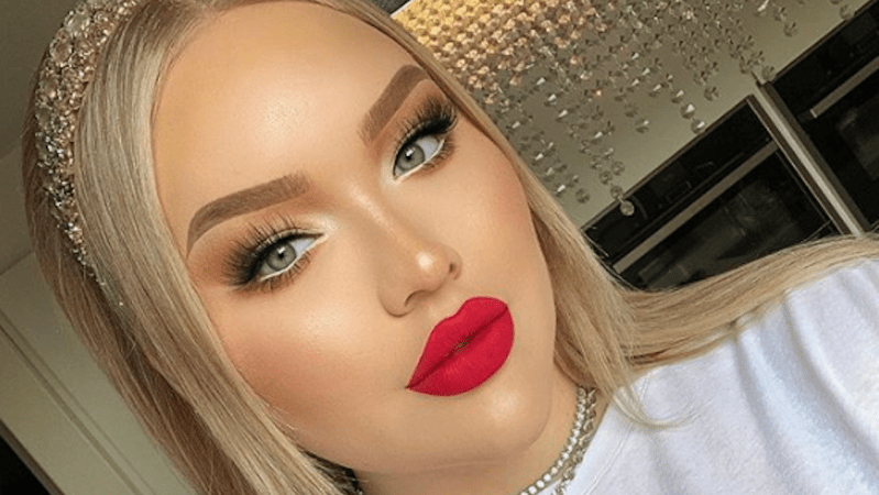 Makeup YouTuber NikkieTutorials Comes Out As Trans, Gives Blackmailers The Finger