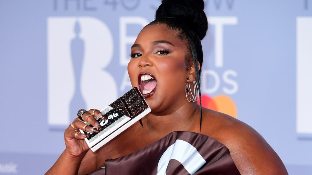 Lizzo Arrived At The BRIT Awards Dressed Like An Iconic Snack & I’ve Passed Out In Aisle 3