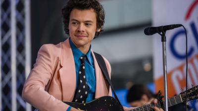 Harry Styles On Dating T-Swift, Hanging With Stevie Nicks’ Coven & Being Mugged At Knifepoint