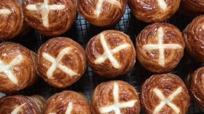 Lune Croissanterie Is Dishing Up Hot Cross Cruffin Hybrid Treats For Easter Weekend Only