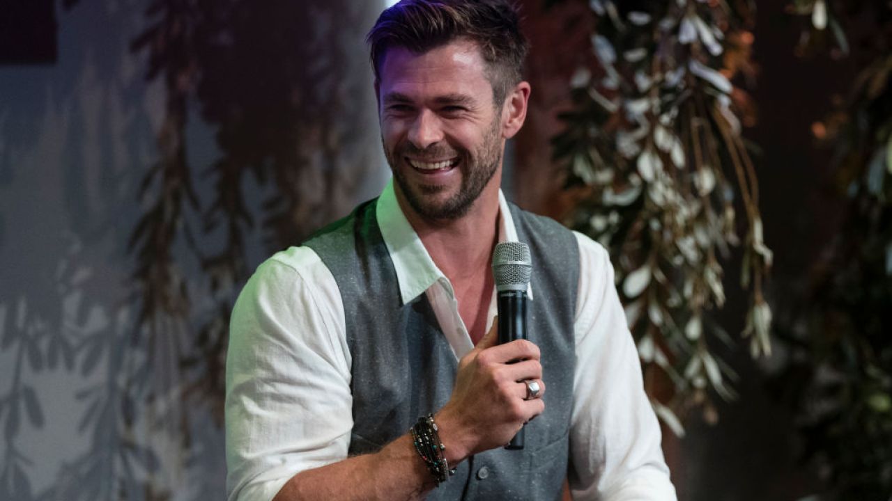 Chris Hemsworth Just Threw Some Fucking Shade At Miley Cyrus & Ouch, The Tea Is Scalding