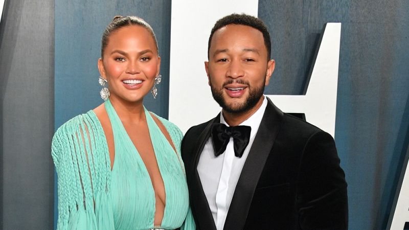 Chrissy Teigen Considered Faking A Nip Slip For Bored Paparazzi Outside Her House