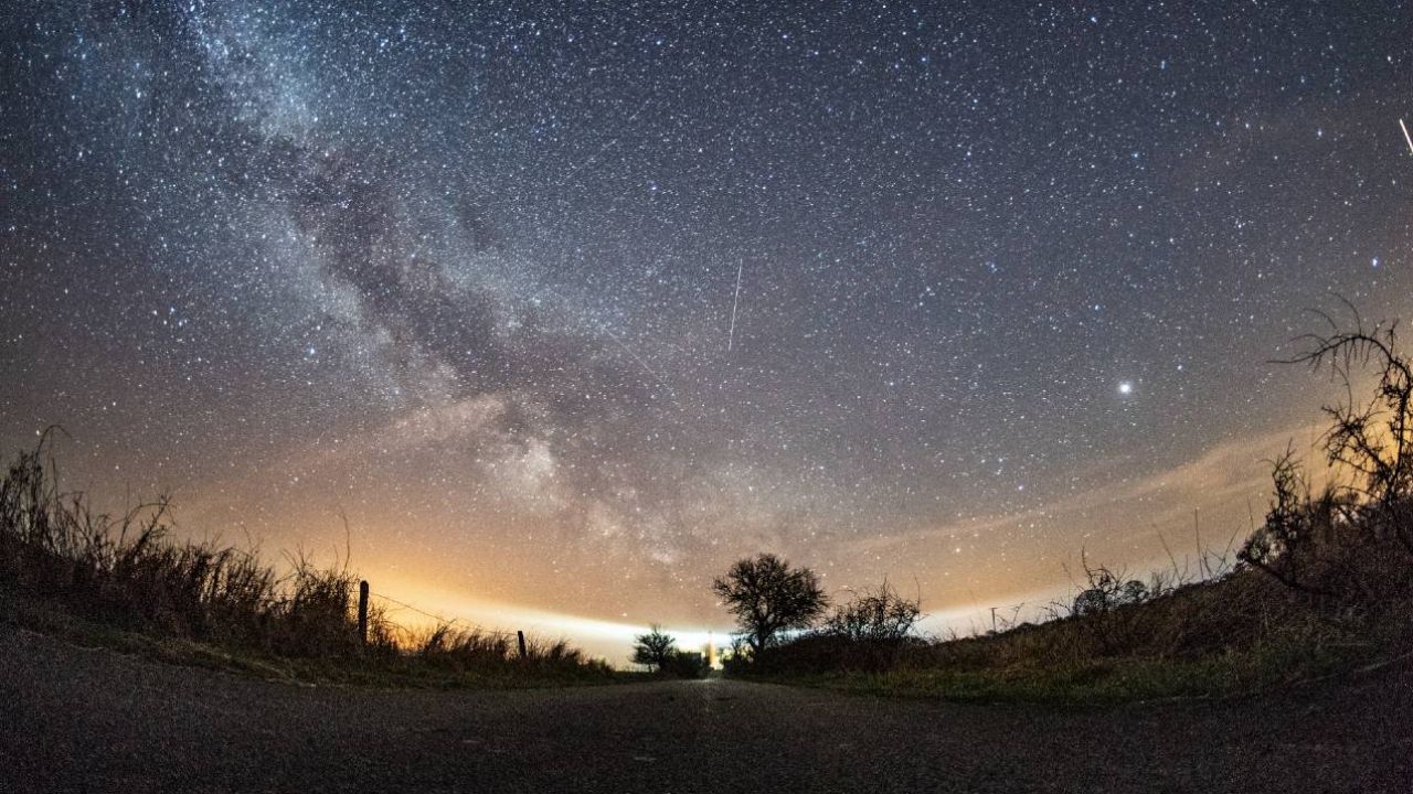 A Meteor Shower Is Set To Zoom Across The Sky This Week & Yes, This Is Our ‘Outside Time’ Now
