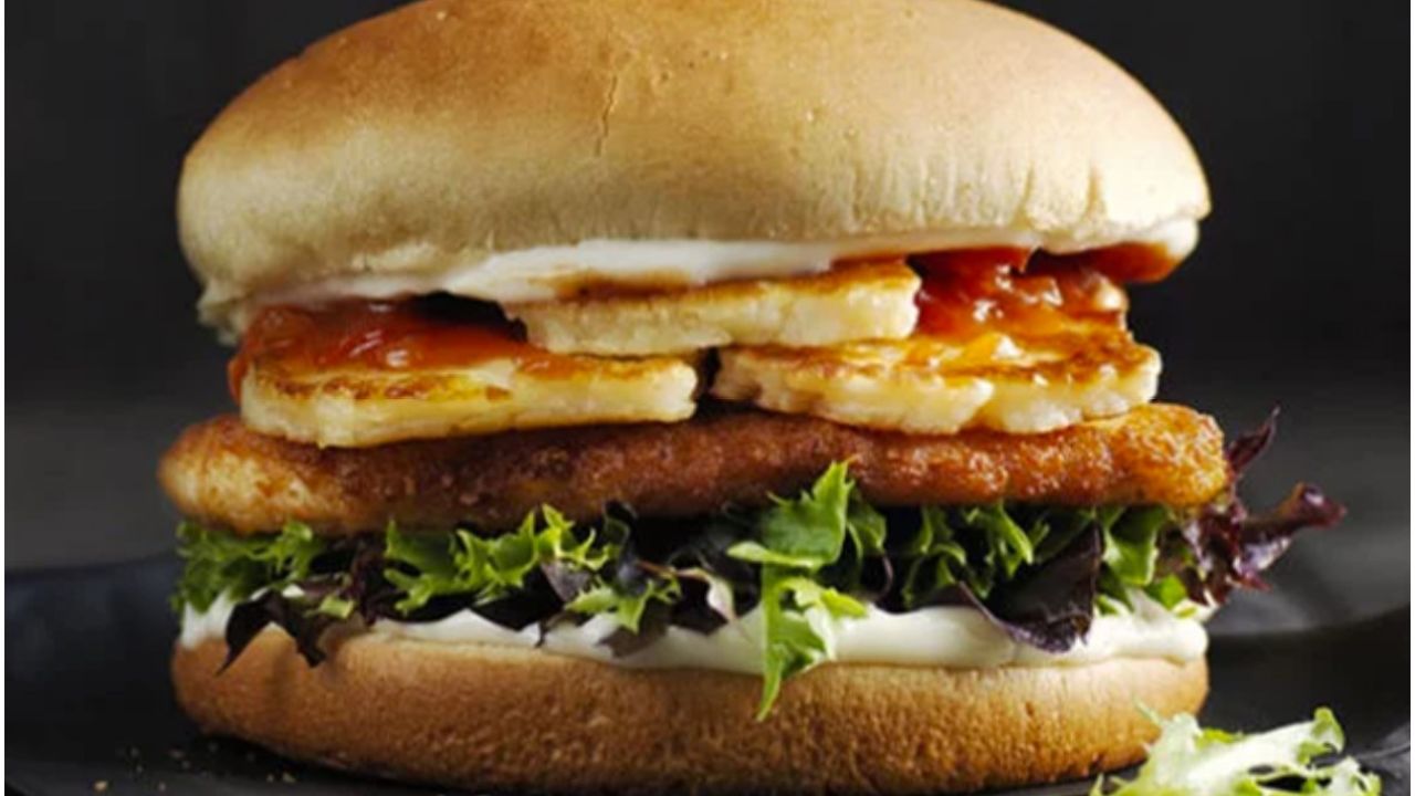 Oporto’s Halloumi Chicken Burger Is Back & It’s Slinging A Free Drink & Chippies To Celebrate