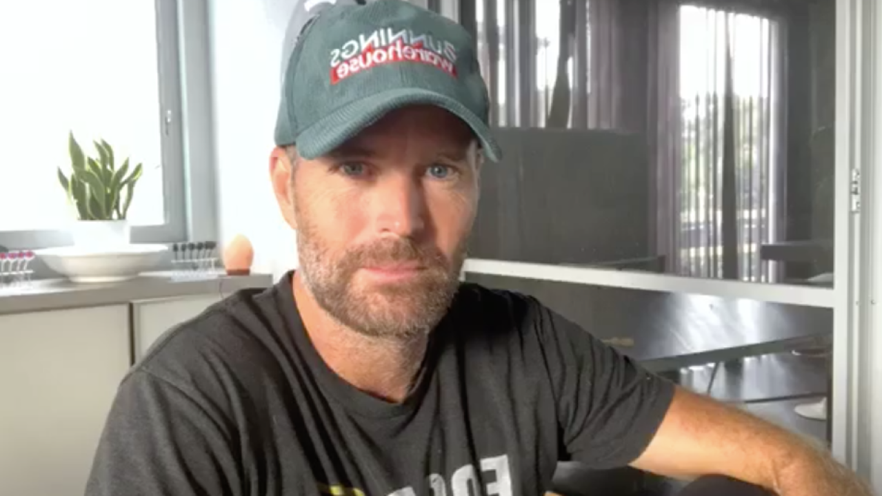 Bunnings Publicly Distances Itself From Pete Evans After He Wore A Corduroy, Not Tin Foil, Hat