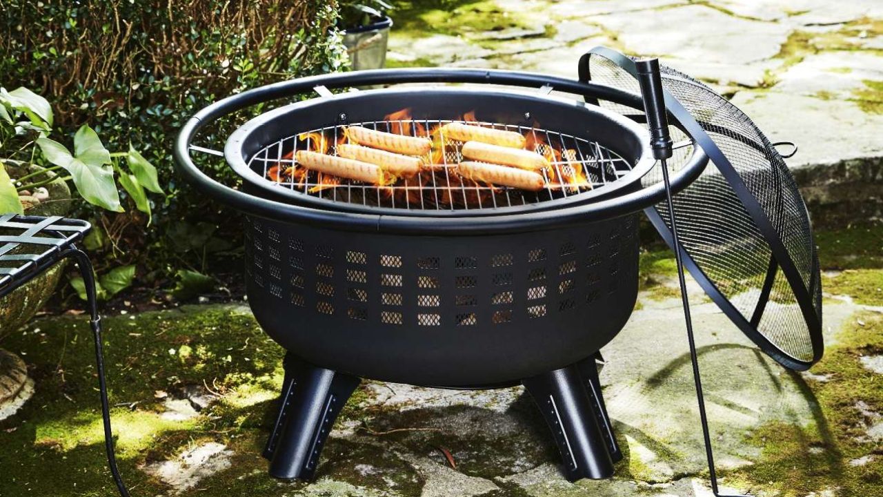 ALDI Is Doing Fire Pits For Under 100 Bucks, So Who’s Coming Over For Backyard Bevs