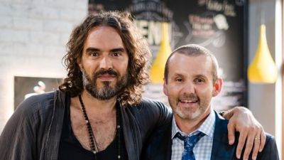 Russell Brand & Toadie Are Crossing Paths On ‘Neighbours’ Tonight, If 2020 Wasn’t Weird Enough