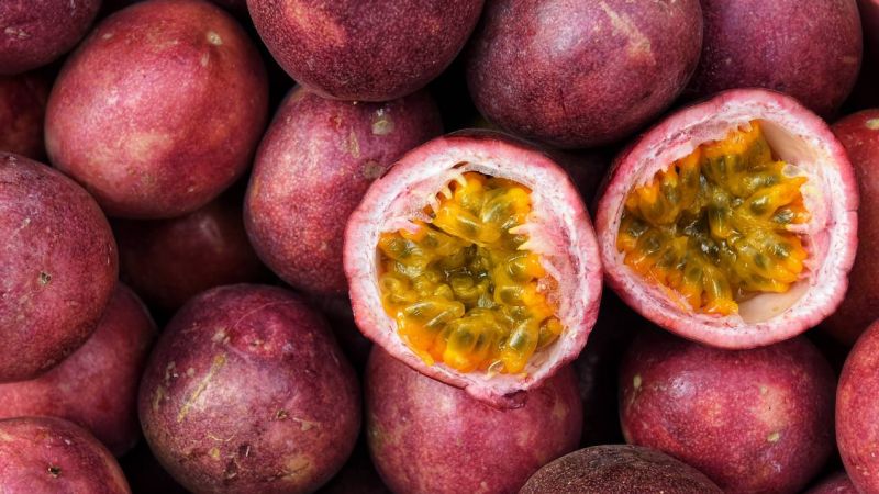 Farmers Warn That A Huge Glut Of Passionfruit Is About To Hit Supermarkets So Go & Pav At ‘Em