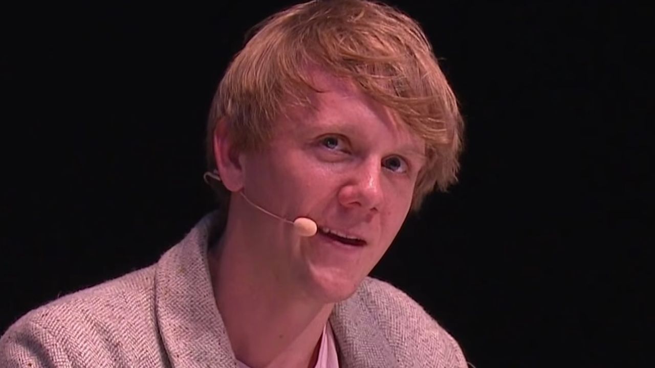 Josh Thomas Apologises For His “Dumb & Gross” Comments On Racial Diversity At A Panel In 2016