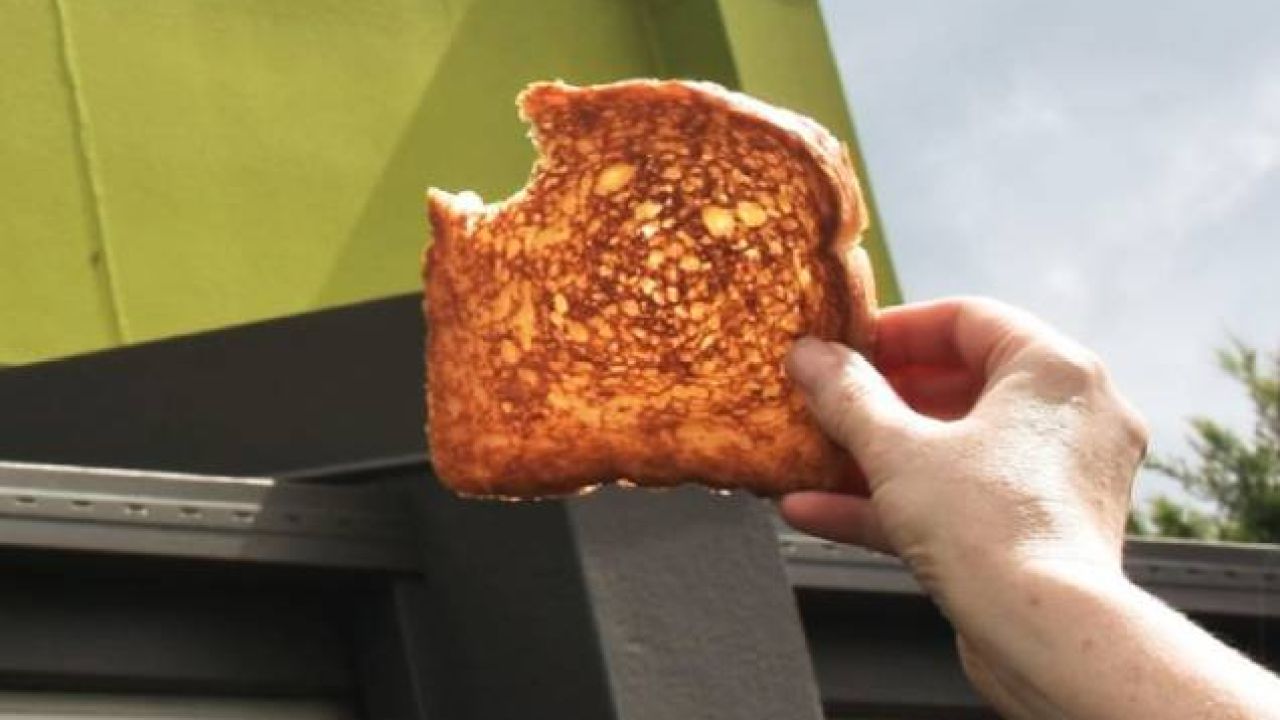 Heads Up QLD & WA, Sizzler Is (Safely) Piffing Free Cheese Toast This Weekend