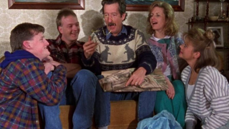 Everyone’s Sharing Their Weird-Ass Family Traditions & How Are We All Functioning Humans?