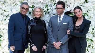 Schitt’s Creek Livetweeted Their 7 Emmys Wins & It Was The Best Thing On The Internet Today