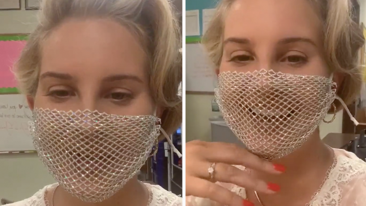 Lana Del Rey Greeted Fans In A Mesh Mask & Everybody (Including Lana Stans) Are Fkn Over It