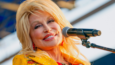 In Another Reason To Stan Dolly Parton, Her $1M Donation Has All-But Secured A COVID Vaccine