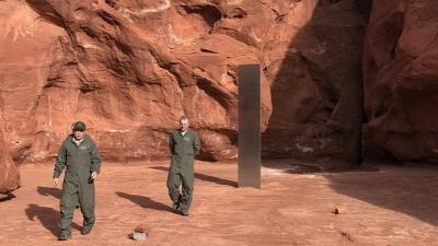 There’s A Random Fkn Monolith In The Middle Of The Utah Desert & No One Knows How It Got There