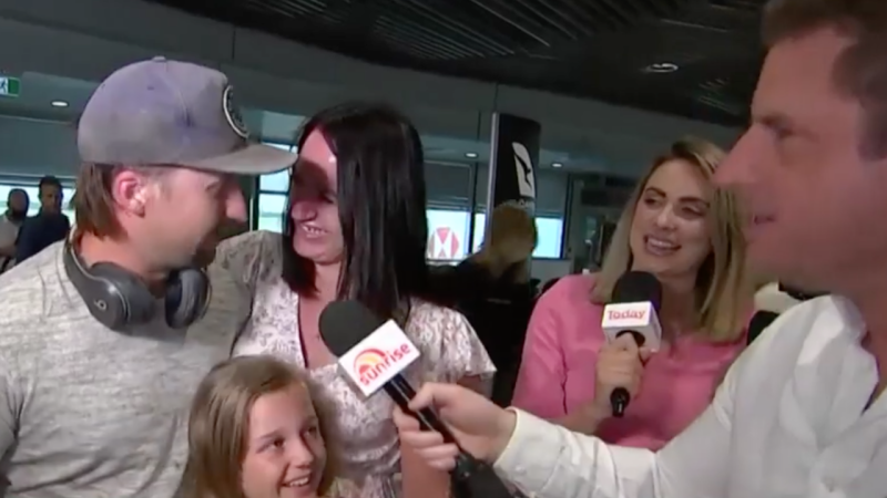 Brekky TV Crews Turned The Emotional Reunions At Brisbane Airport This AM Into Media Chaos