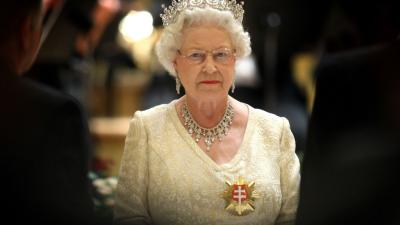Holy Shit: There’s A ‘Revolt’ In The Queen’s Staff & Her Head Housekeeper Of 32 Years Has Quit