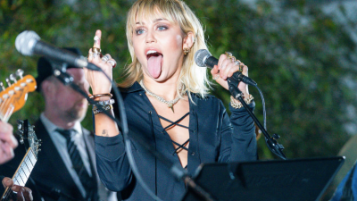 Miley Cyrus Re-Shared *That* Bong Hit Video Ten Years On And Savaged The M8 Who Leaked It