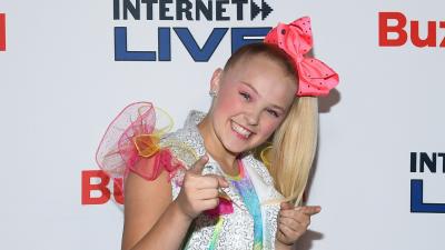 YouTuber Jojo Siwa Confirms The Coming Out Rumours By Rocking A ‘Best Gay Cousin Ever’ Shirt