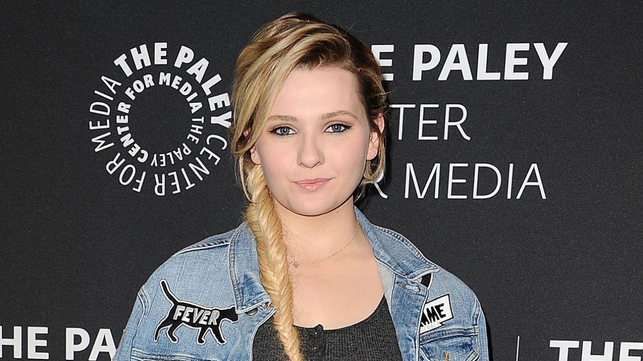 Actress Abigail Breslin Reveals Her Father Died Of COVID In Heart-Wrenching Instagram Post