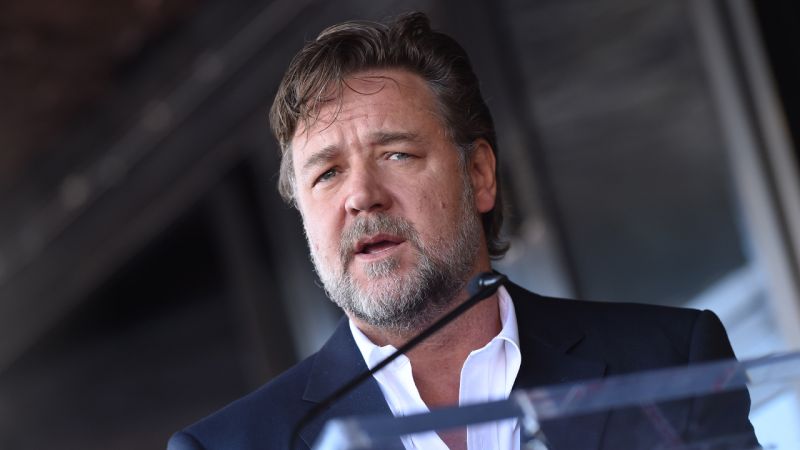 Russell Crowe Has Posted A Beautiful Tribute To His Late Father, Who Passed Away On Tuesday