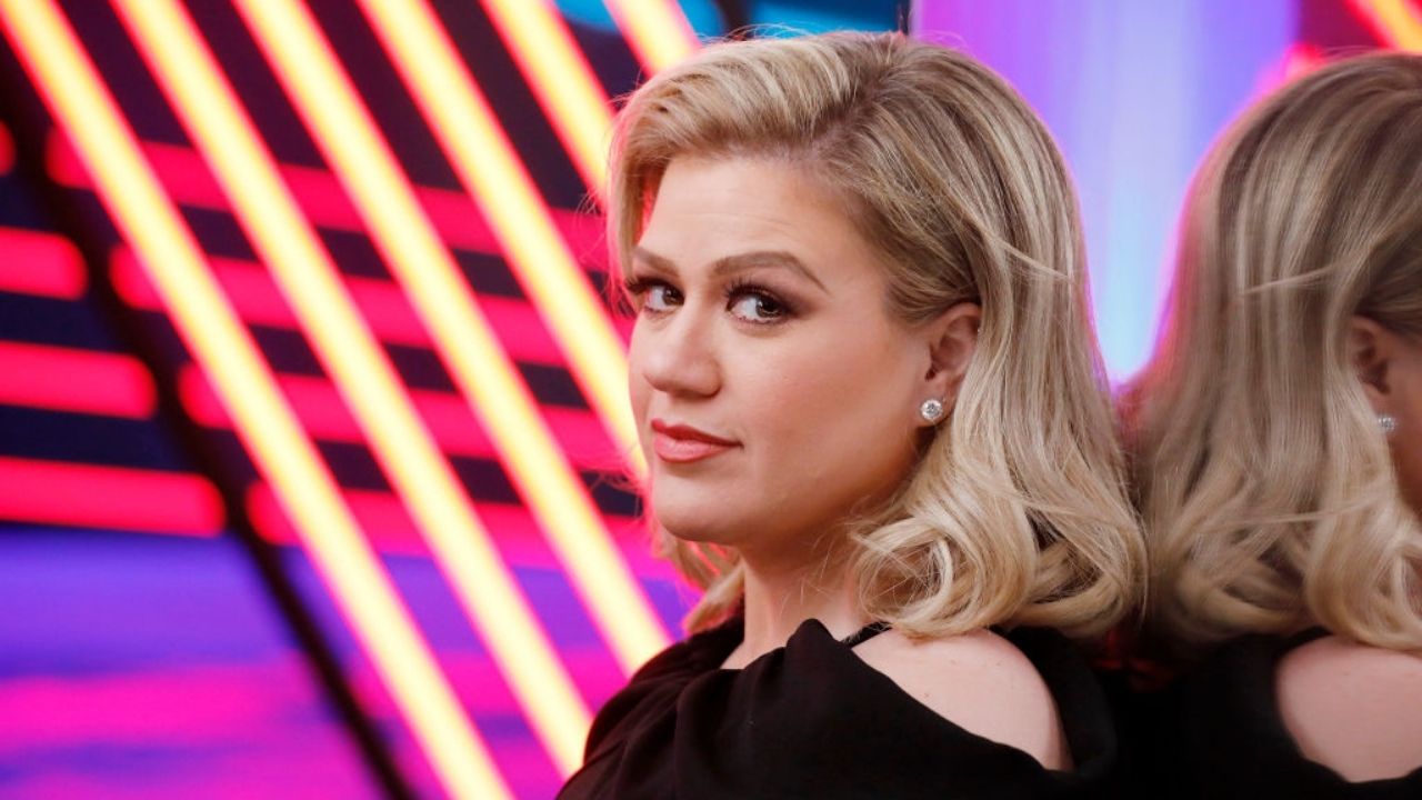 Kelly Clarkson Is Replacing Ellen On TV, Allowing Celeb Guests To Breathe For The First Time