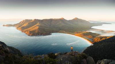 5 Stunning Hiking Trails To Conquer In Tassie If You’re Into Frosty & Aesthetic Expeditions