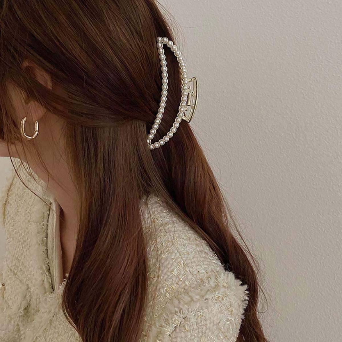 Yes, Claw Clips Are Back, Here’s How to Relive the ’90s Hair Craze