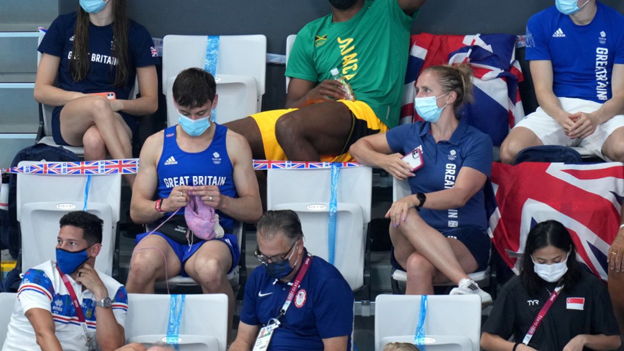 Diving Daddy Tom Daley Knitting In The Stands At Tokyo Is The Unbothered Energy I Strive For
