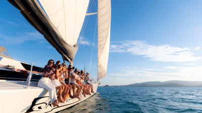 Become Your Friend Group’s Hero & Win This $10k Whitsundays Yacht Trip For You & 19 Mates