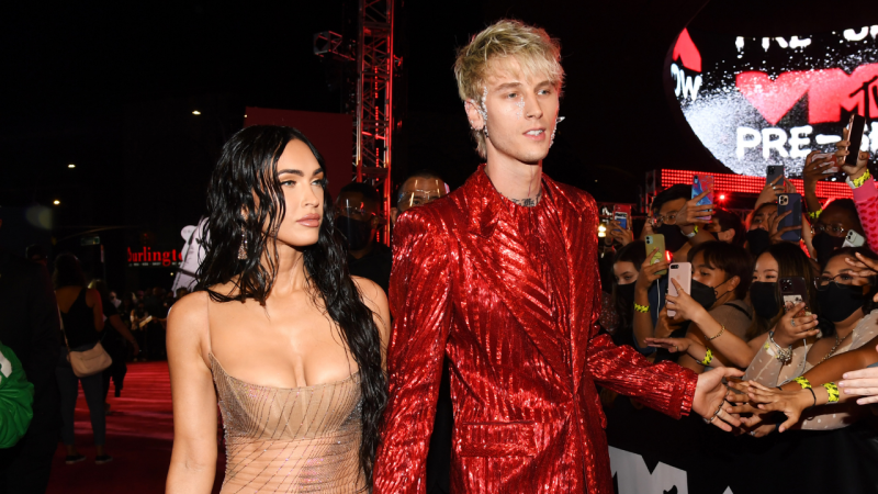 Machine Gun Kelly Stabbed Himself Trying To Impress Megan Fox & Babes, Just Buy Her Flowers