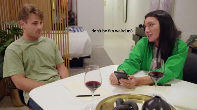 Mitch and Ella on MAFS, discussing his exes' nudes.
