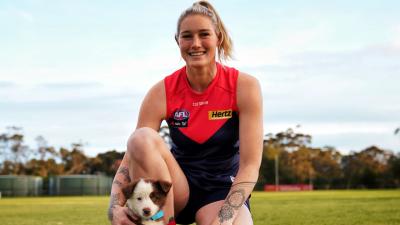 The Young Gal Who Won Tayla Harris’ Boots Plays Footy & Actually Kicks Just Like Her Idol