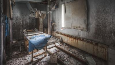 This Aussie Photog Is On A Mission To Foster Connection By Taking Pics Of Abandoned Places