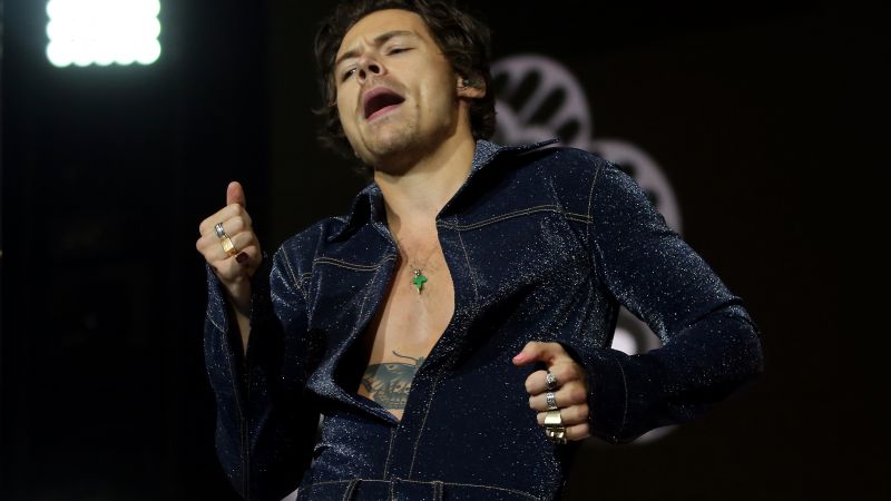 Harry Styles Is Apparently In The Running To Play James Bond & I’m Fkn Shaken *And* Stirred