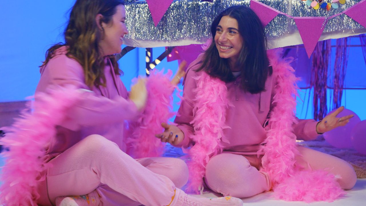 WATCH: Ep 4 – Squiz This Romy & Michele-Themed Fort