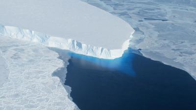 A Glacier 3x The Size Of Tassie Is On The Verge Of Collapsing & Could Raise Sea Levels By 1-3M