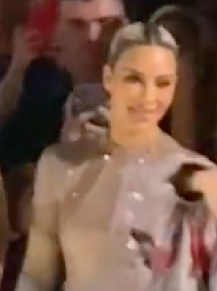 TikTok Is Fkn Frothing This Footage Of Kim K Appearing To Get Snubbed By Anna Wintour At NYFW