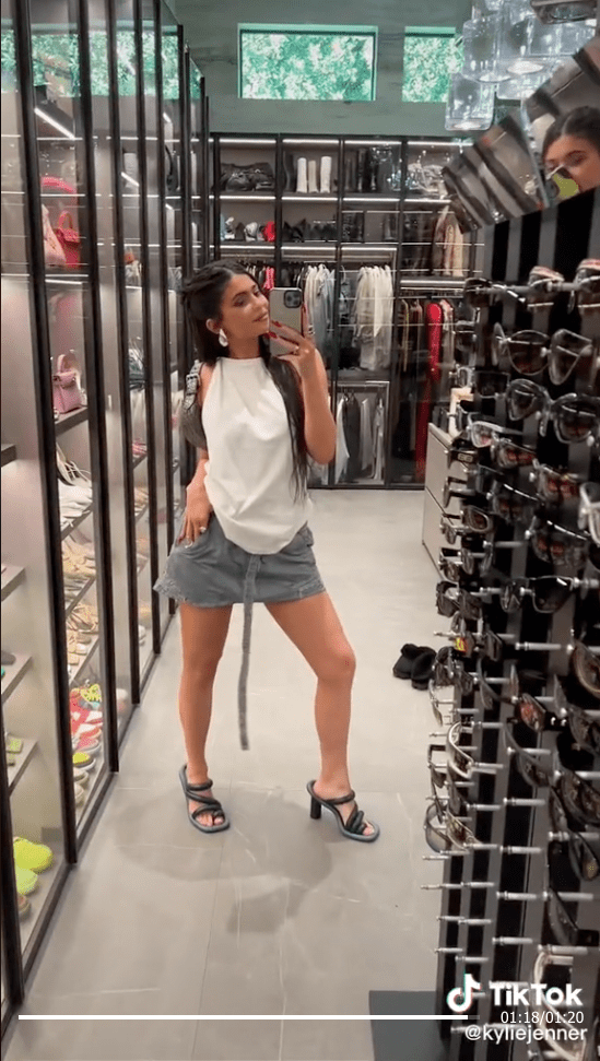 De enorme kast / kledingkast van Kylie Jenner