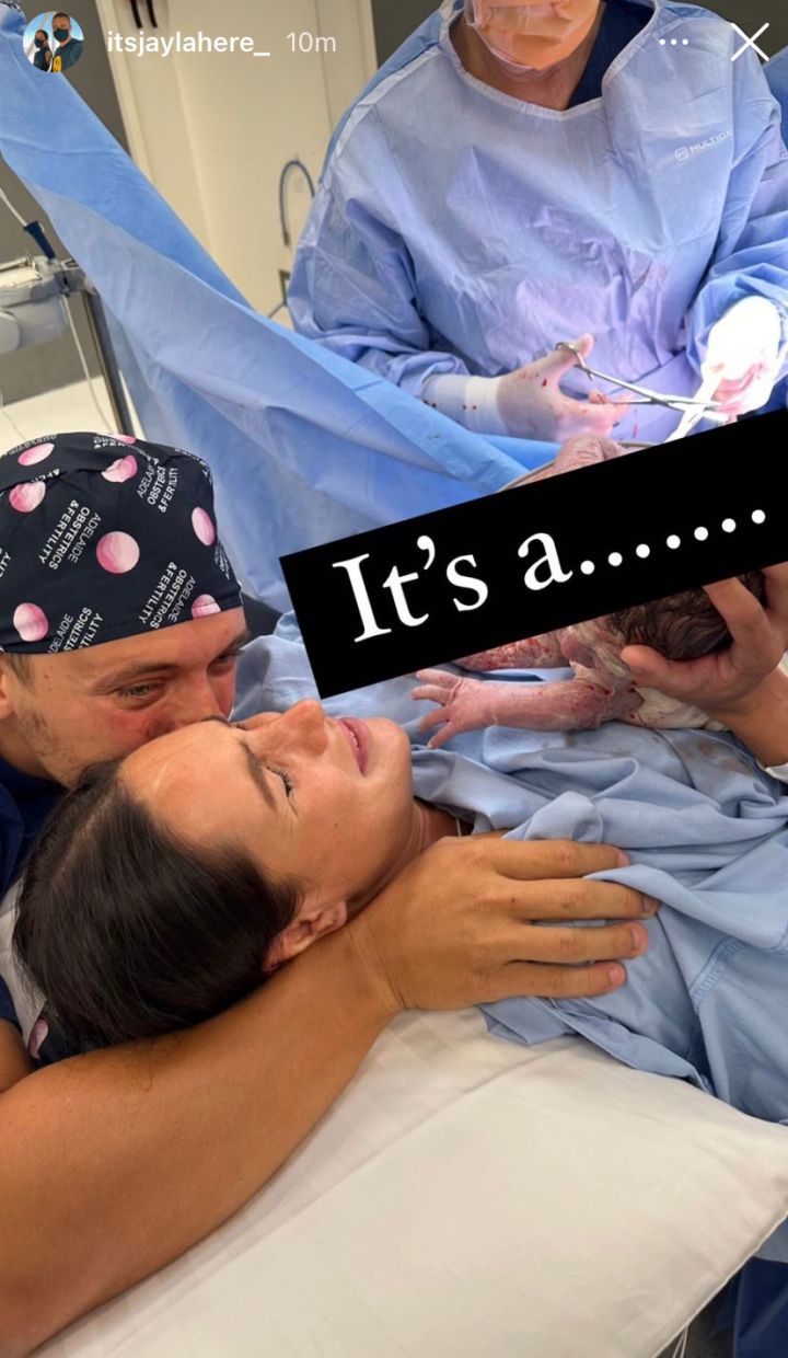 Kayla Itsines et Jae Woodroffe ont annoncé l'arrivée de leur bébé via Some V. Wholesome IG Stories