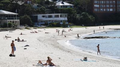 A Syd Local Torched A Couple For Trashing Popular Beach W/ Plastic Crap After Their Engagement