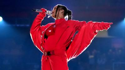 Rihanna Revealed She’s Pregnant At Super Bowl Halftime Show & Then Obliterated Her Megamix Set